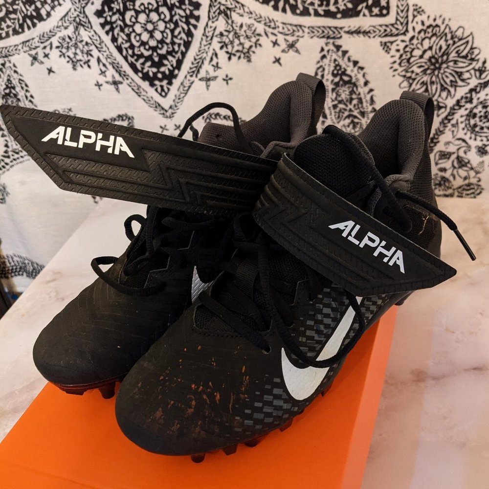 Nike Alpha Menace Varsity 2 Size 6.5